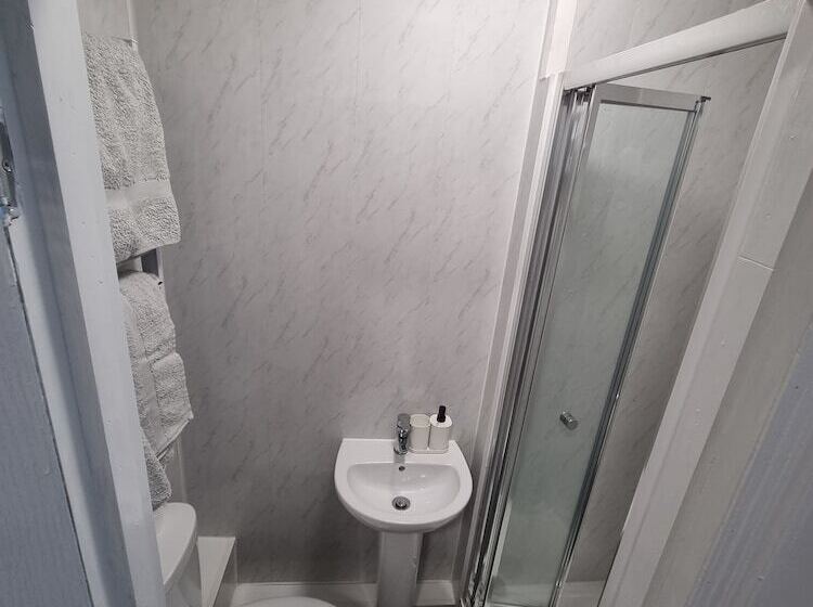 住所  Remarkable 3 Bed House In Wallsend