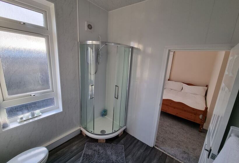 住所  Remarkable 3 Bed House In Wallsend