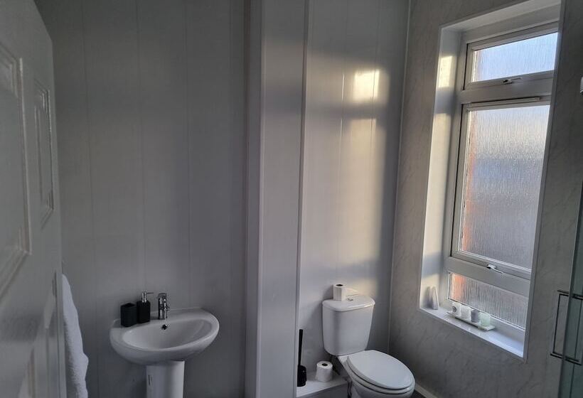 住所  Remarkable 3 Bed House In Wallsend