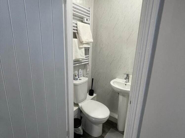 住所  Remarkable 3 Bed House In Wallsend