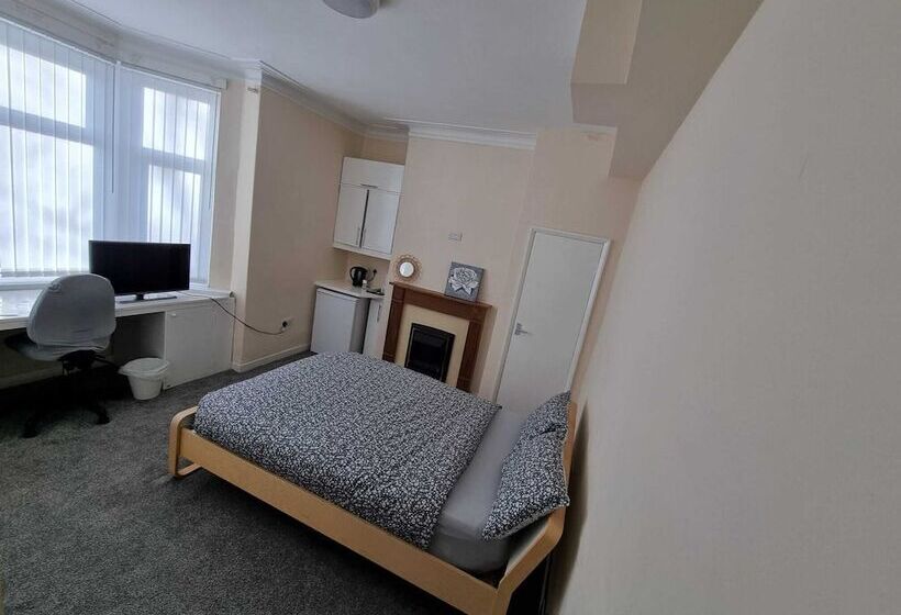 住所  Remarkable 3 Bed House In Wallsend