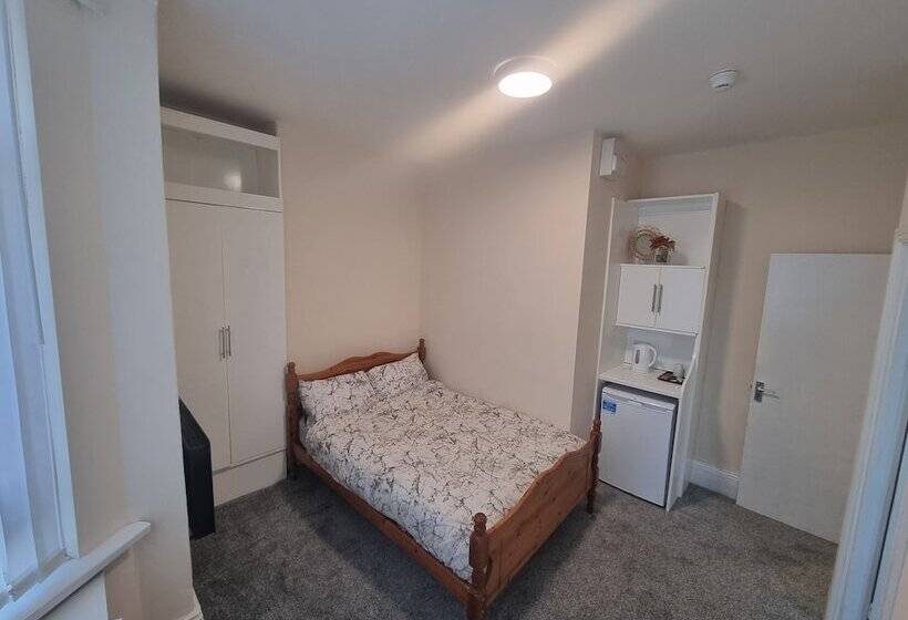 住所  Remarkable 3 Bed House In Wallsend