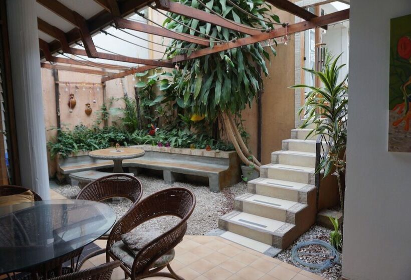 Gaudy´s Eco Hotel   Hostel