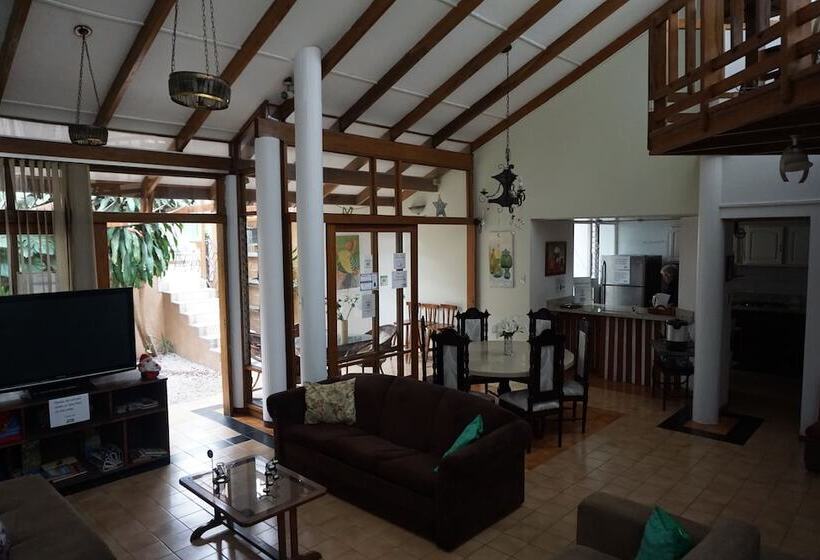 Gaudy´s Eco Hotel   Hostel