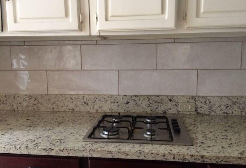 Gaudy´s Eco Hotel   Hostel