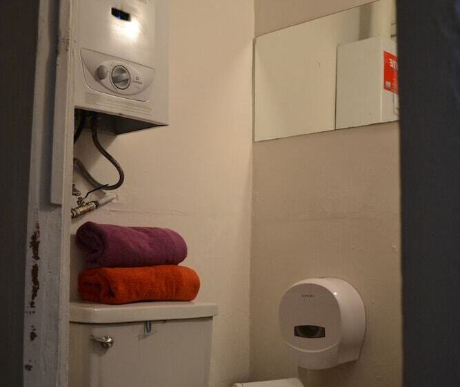 Hostal Austria Hostel