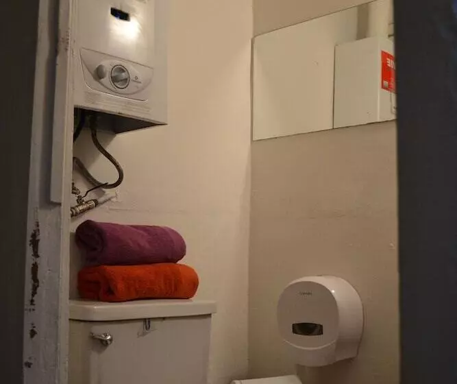 Hostal Austria Hostel