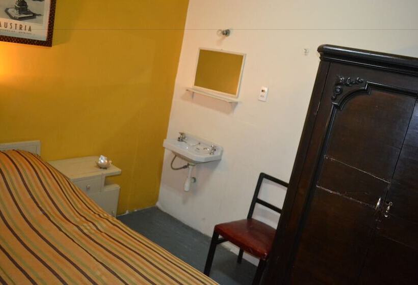 Hostal Austria Hostel