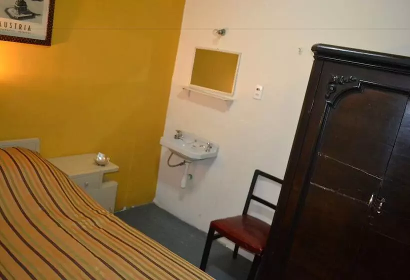 Hostal Austria Hostel