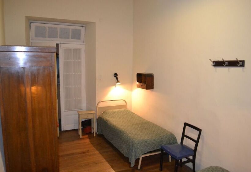 Hostal Austria Hostel