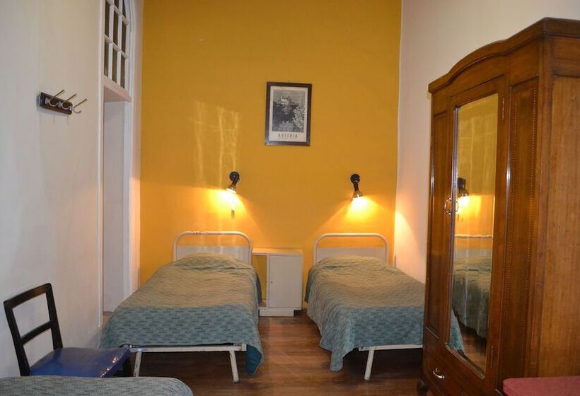 Hostal Austria Hostel