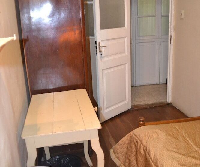 Hostal Austria Hostel