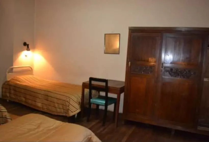 Hostal Austria Hostel