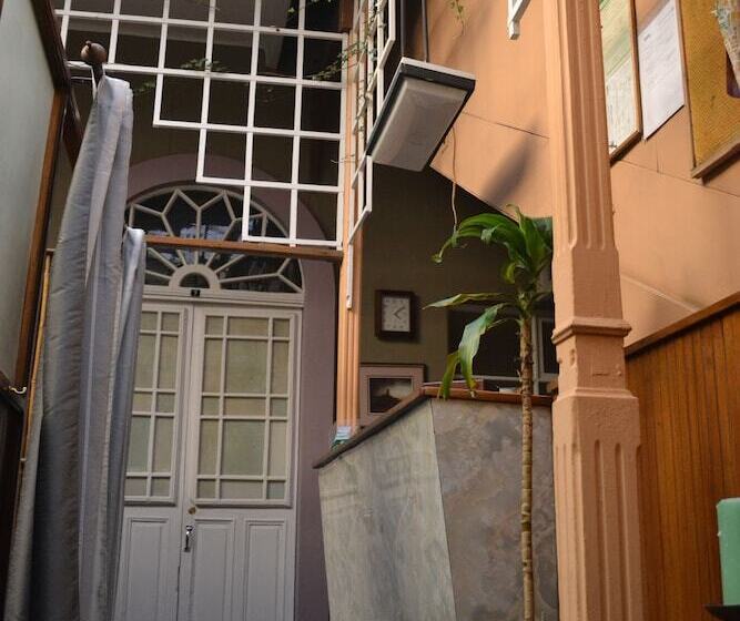 Hostal Austria Hostel