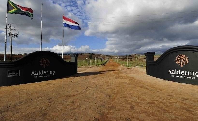 Отель Aaldering Luxury Lodges