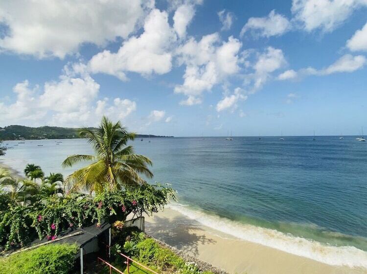 هتل Grand Anse Beach Palace