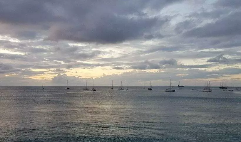 هتل Grand Anse Beach Palace