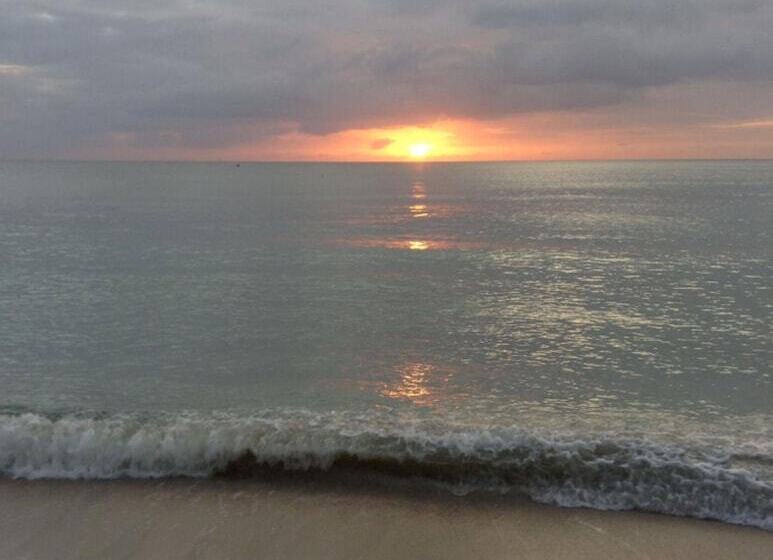 هتل Grand Anse Beach Palace