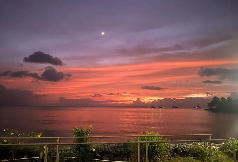 هتل Grand Anse Beach Palace