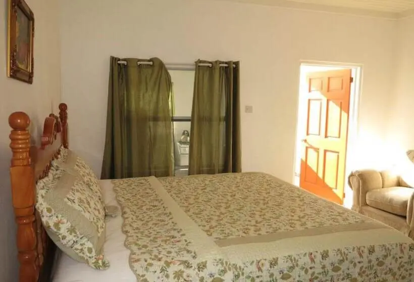 هتل Grand Anse Beach Palace