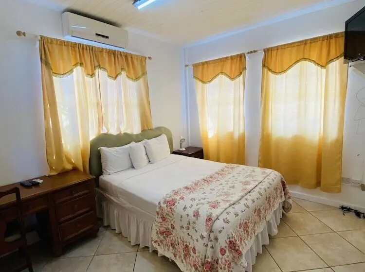 هتل Grand Anse Beach Palace