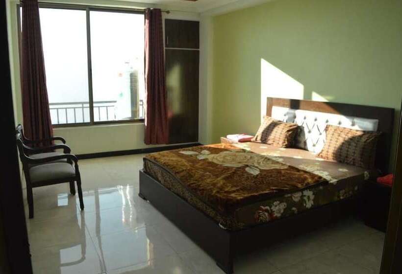 هتل Mustafa's Palace