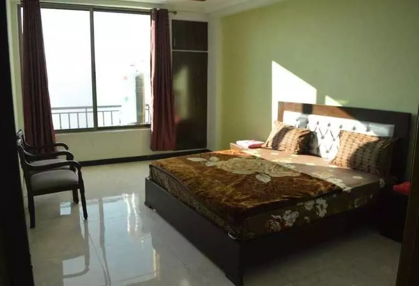 هتل Mustafa's Palace