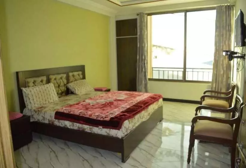 هتل Mustafa's Palace