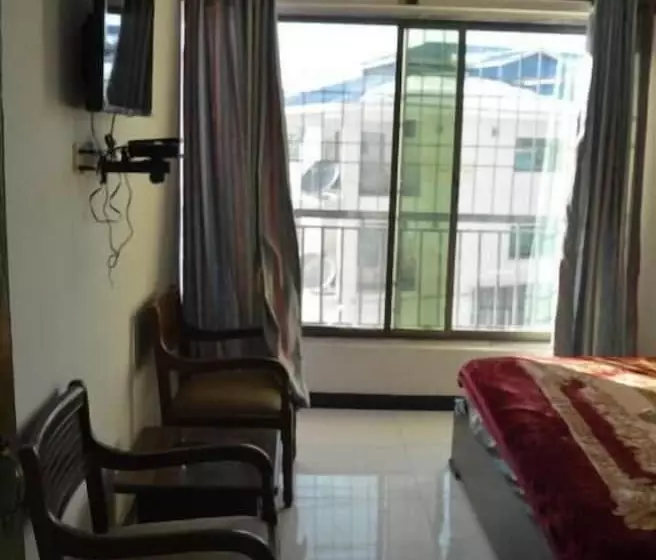 هتل Mustafa's Palace