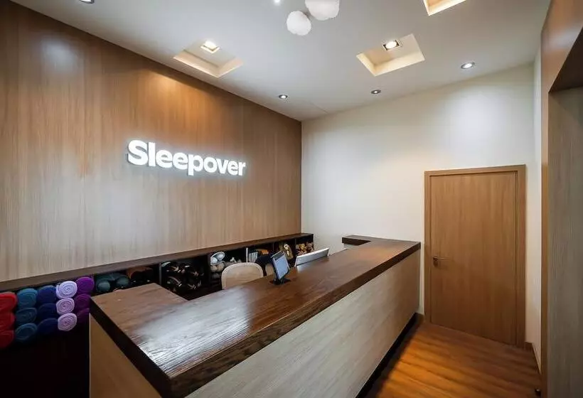 هتل Sleep  N Fly Sleep Lounge, D Gates Terminal 1   Transit Only
