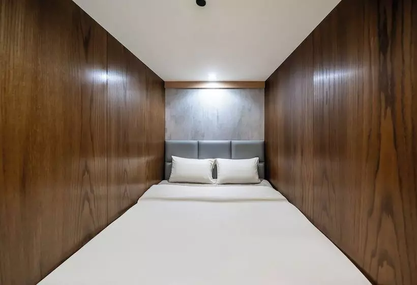 هتل Sleep  N Fly Sleep Lounge, D Gates Terminal 1   Transit Only