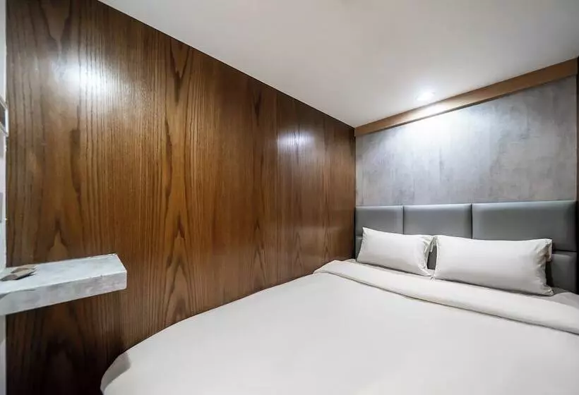 هتل Sleep  N Fly Sleep Lounge, D Gates Terminal 1   Transit Only