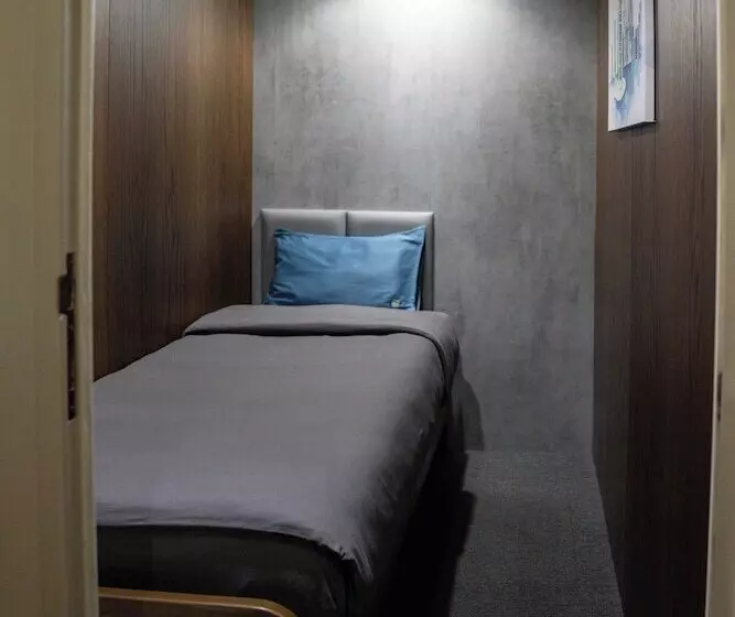 هتل Sleep  N Fly Sleep Lounge, D Gates Terminal 1   Transit Only