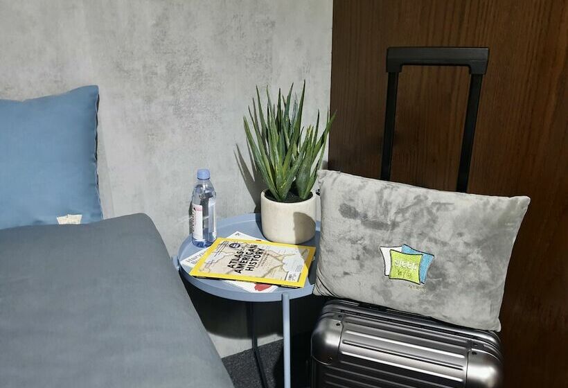 هتل Sleep  N Fly Sleep Lounge, D Gates Terminal 1   Transit Only