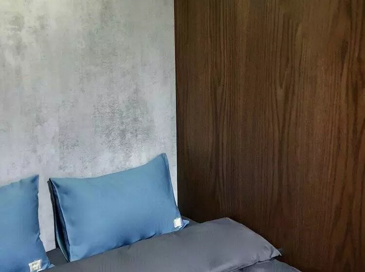 هتل Sleep  N Fly Sleep Lounge, D Gates Terminal 1   Transit Only