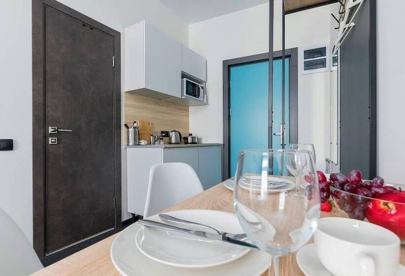 Izzzi By Vladimirskaya