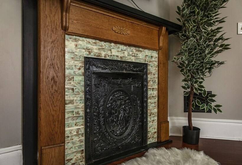 Two Units Entire Stylish Restored House On Frankfort Ave By Cozysuites