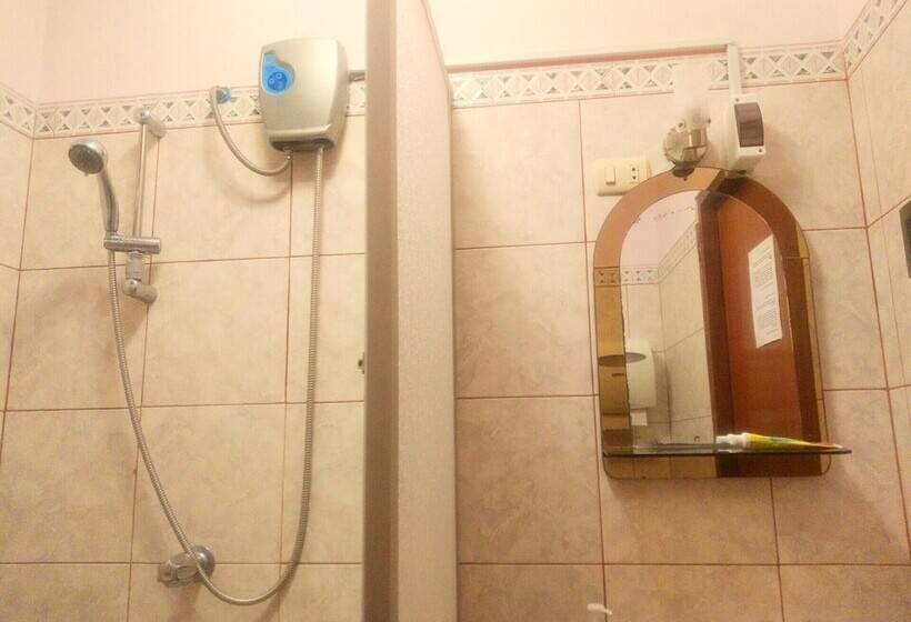 فندق صغير Lima Backpackers