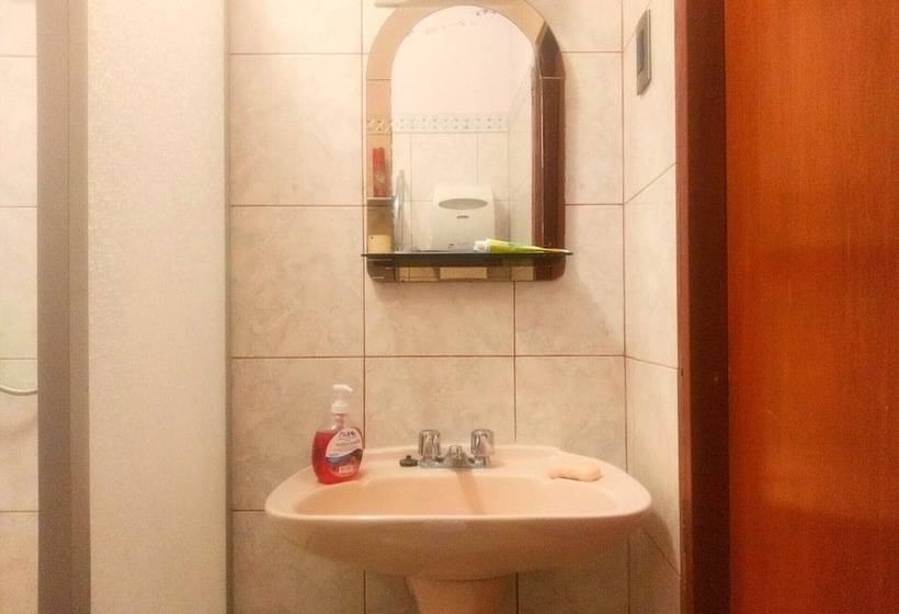 فندق صغير Lima Backpackers