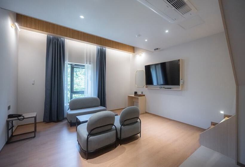 Brown Dot Hotel Gijang Station