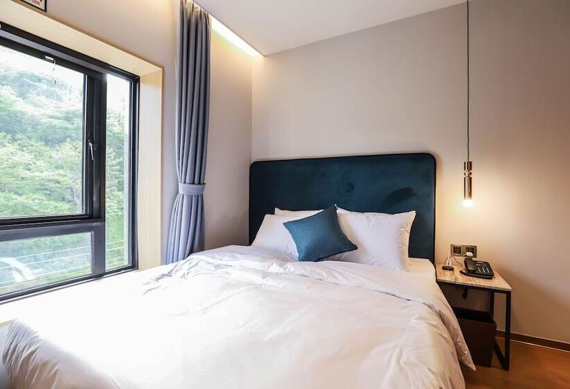 Brown Dot Hotel Gijang Station