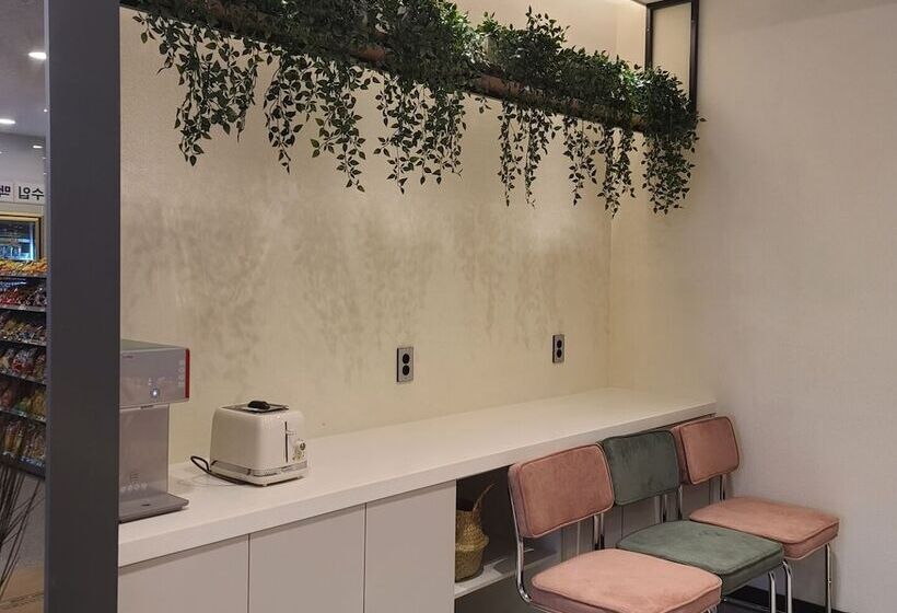 Brown Dot Hotel Gijang Station