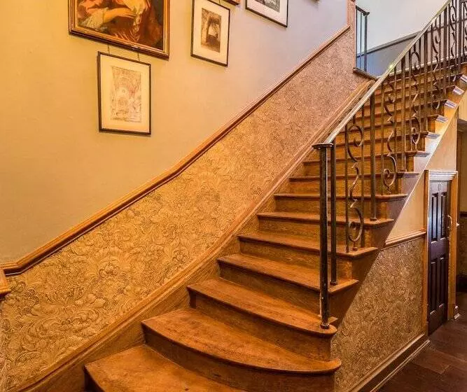 Hostelli Bull S Head