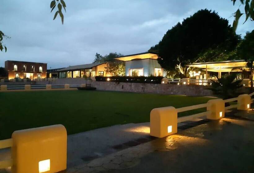 هتل Antiguo Hipico Haras