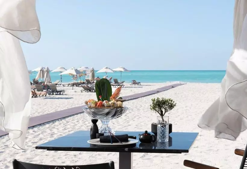 ホテル Club Privé By Rixos Saadiyat Island