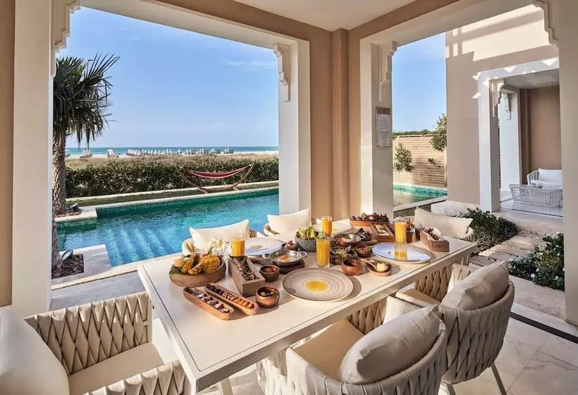 ホテル Club Privé By Rixos Saadiyat Island