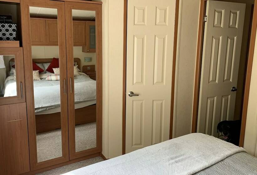 Hotel Devine Staycations At 38 Riverside