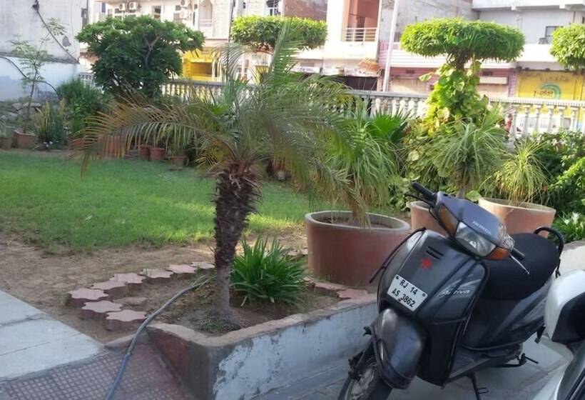 Hotel Goroomgo Rudraksh Jaipur