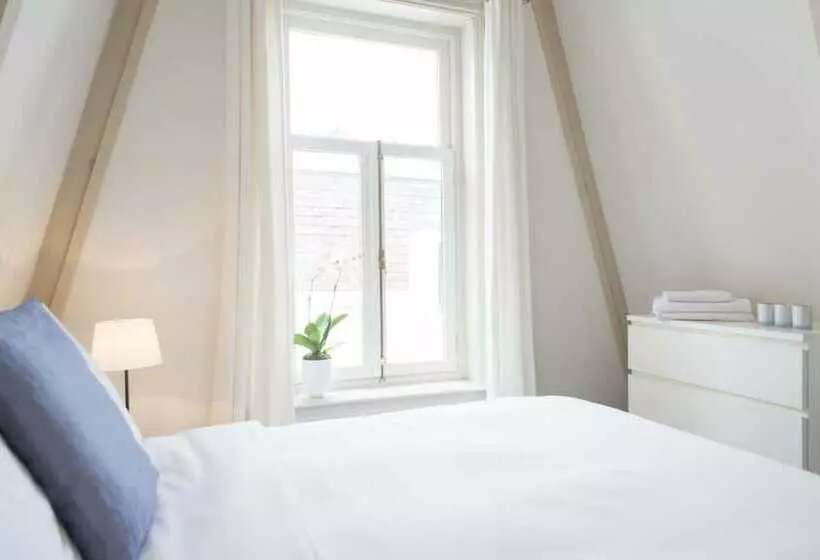 هتل Herengracht Canal Apartment