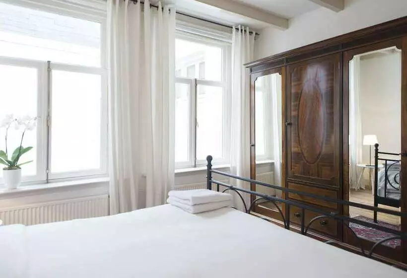 هتل Herengracht Canal Apartment
